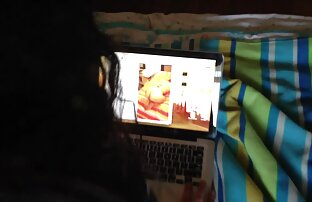 XXX 金髪は黒人男性を吸い、彼女の不貞の妻を持った夫の黒いディルドを閉じます セックス 動画 女性 用