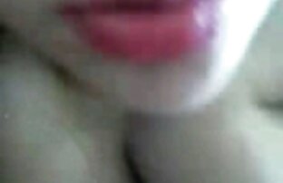 XXX ブルネットは地下鉄の男のカメラのレンズに落ちる。 女性 が 見 たい エロ 動画