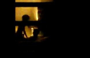 XXX セールスマンは、お金のために性交のために女の子を広げた。 女子 動画 エロ