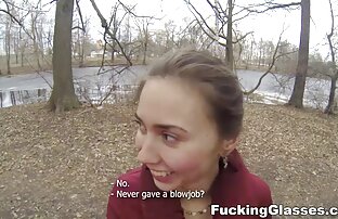 ファッカーはロシアのふしだらな女の口の中でコックを与える。 女性 むけ アダルト 動画